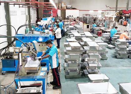 Welding workshop in stainless steel sink factory